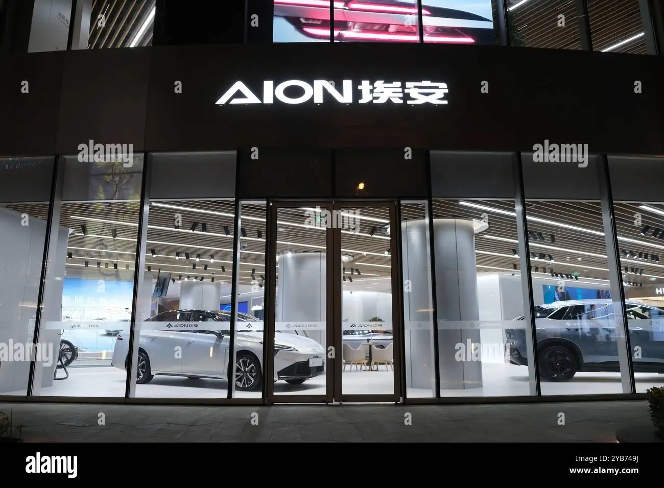 Customized Shanghai EV trading hub for international market