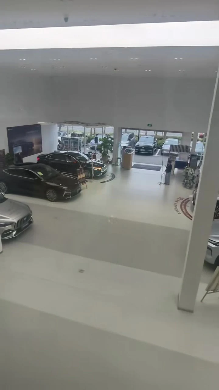 Wide view of the Shanghai partner showroom used for 0km export sourcing