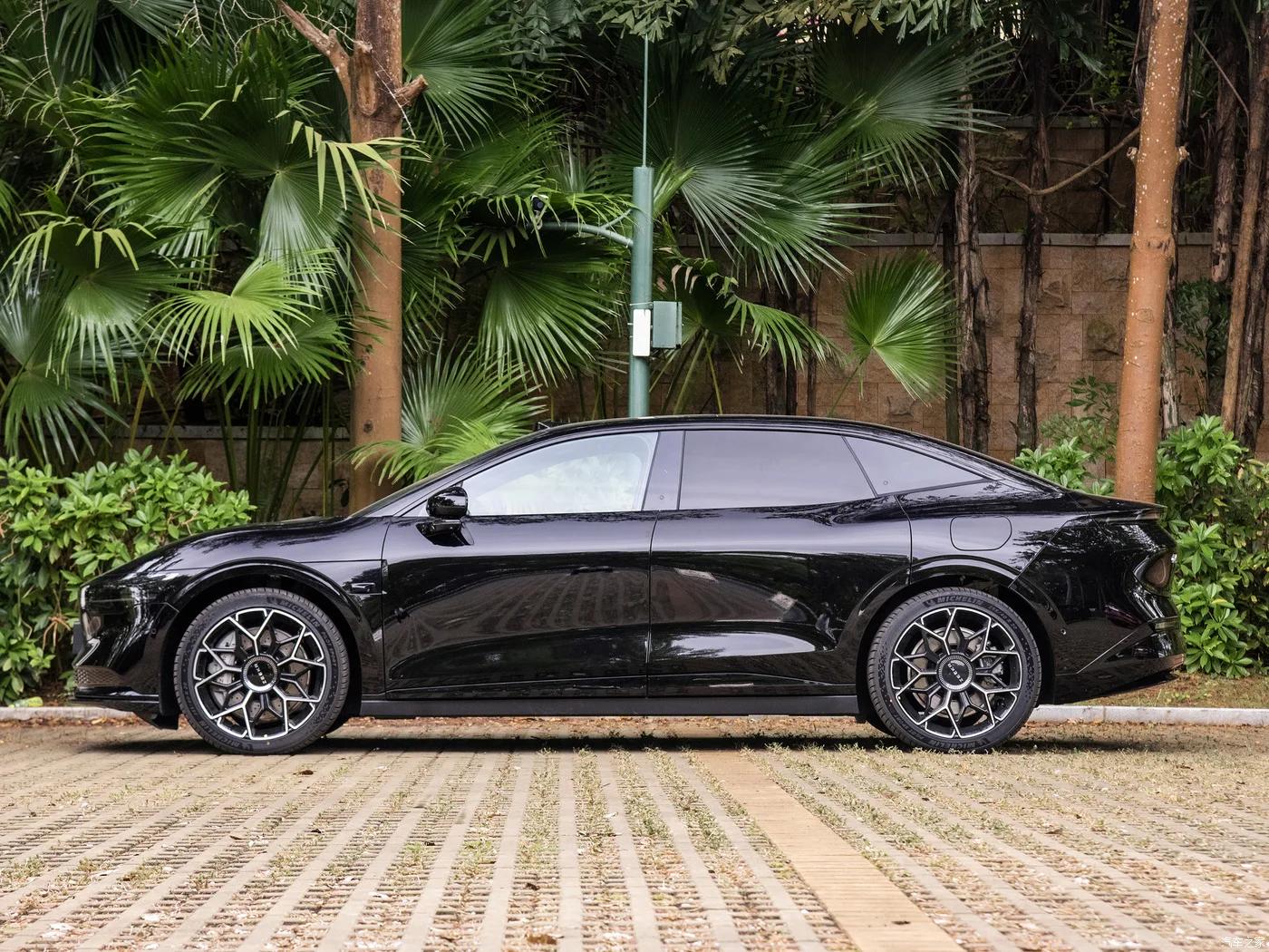 Customized parallel export electric cars china for international market