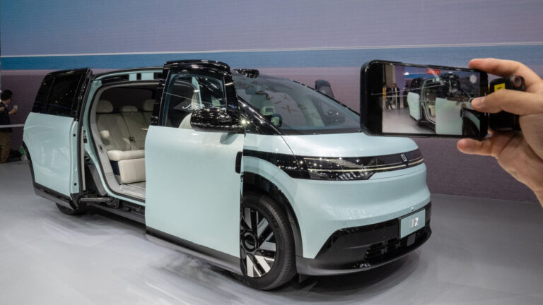 The Ultimate 2026 B2B Export Guide for How to sell Chinese cars: Pricing, Compliance & Localization